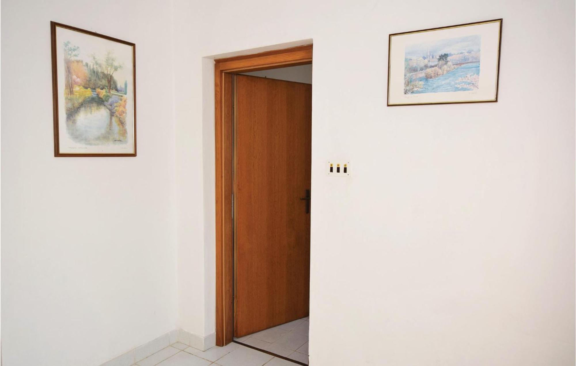 Stunning Apartment In Malinska With Kitchen Luaran gambar