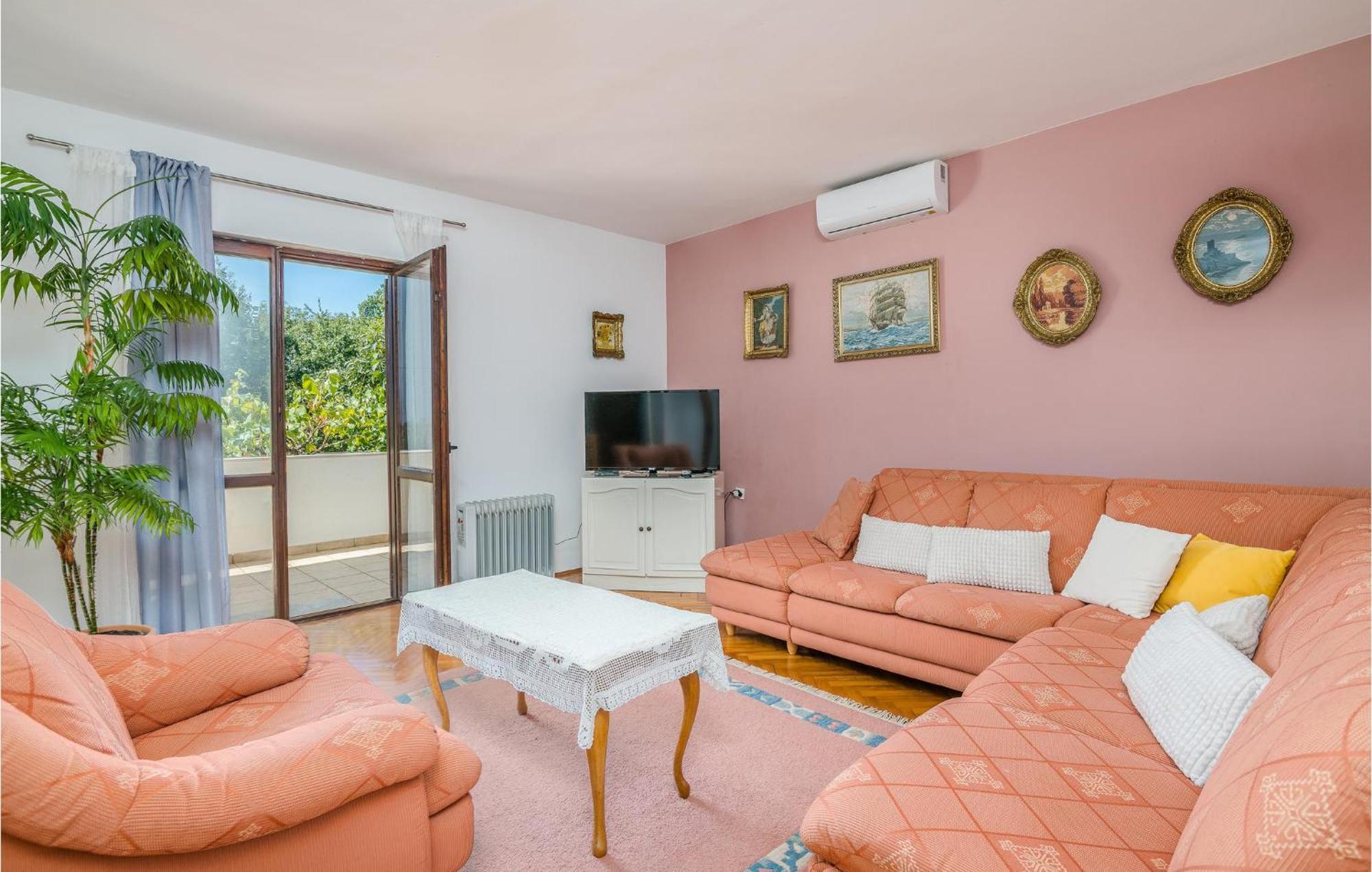 Stunning Apartment In Malinska With Kitchen Luaran gambar
