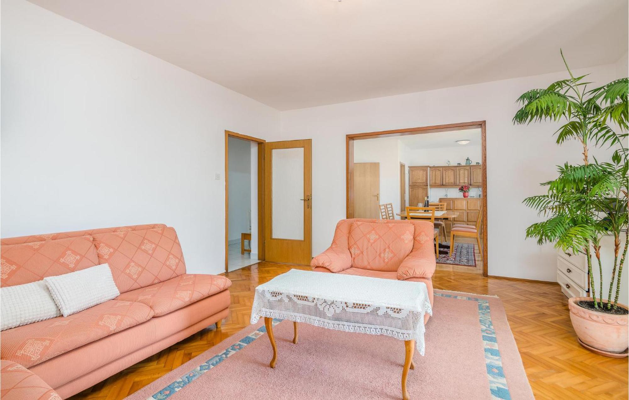Stunning Apartment In Malinska With Kitchen Luaran gambar